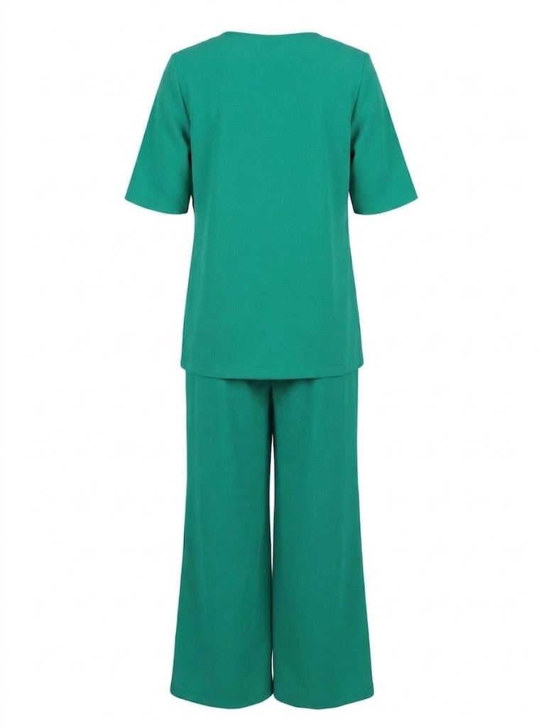 Costum dama verde cu bluza asimetrica maneca scurta si pantaloni largi nasturi