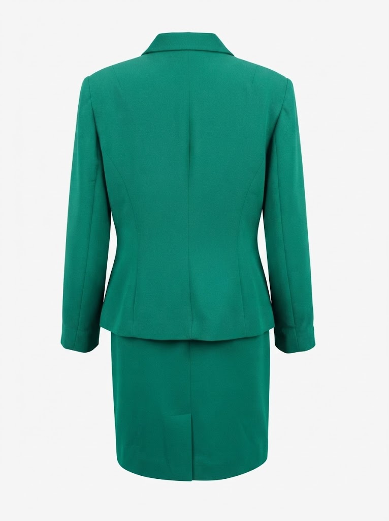 Costum verde de dama cu sacou cu nasturi si fusta